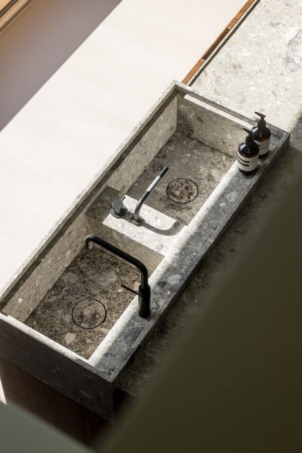 Tamara dark grey basin